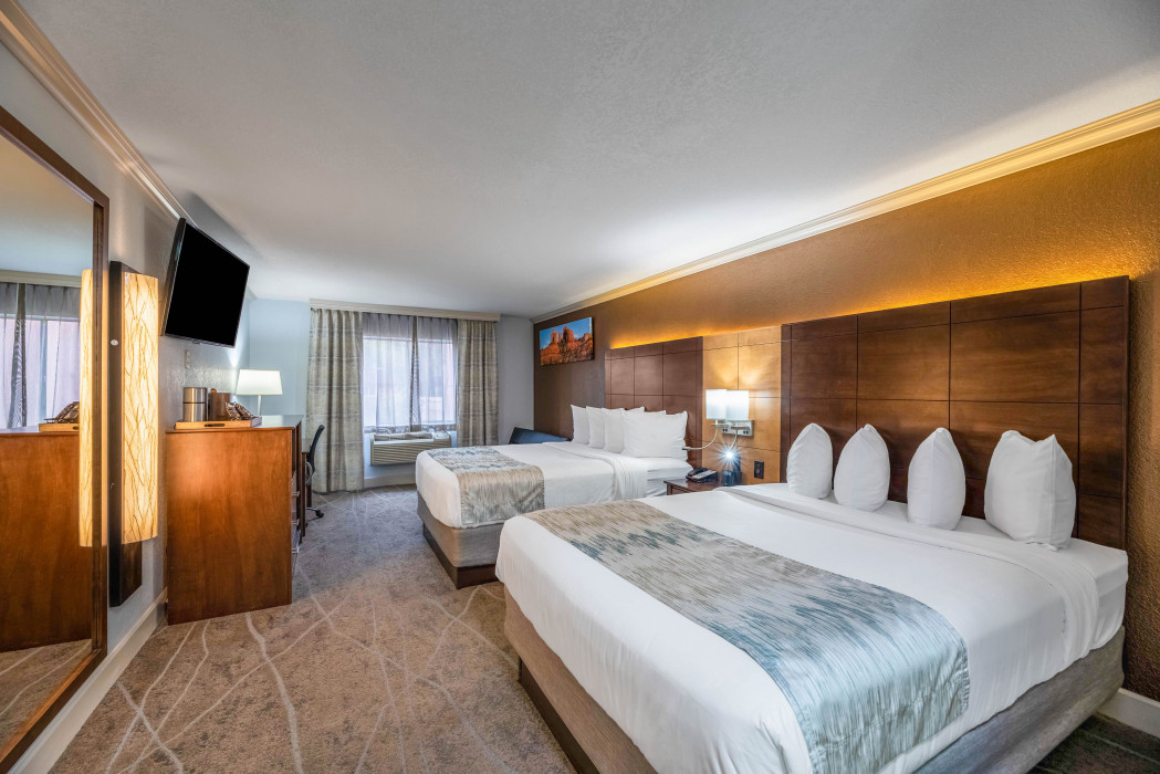 2 Queen Beds – Non Smoking